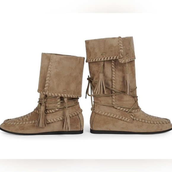 Shoes - NWT QIY Suede Boots – Size 9 #BohoBabe #FallVibes #WesternChic